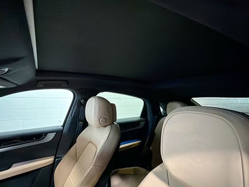 Used 2025 Porsche Cayenne Coupe image 27