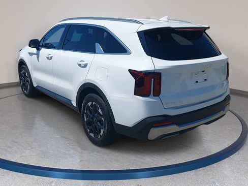 Used 2024 Kia Sorento S image 7