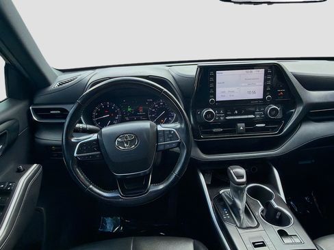 Used 2021 Toyota Highlander XSE FWD image 18