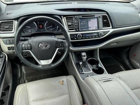 Used 2019 Toyota Highlander Limited Platinum AWD/4WD image 11