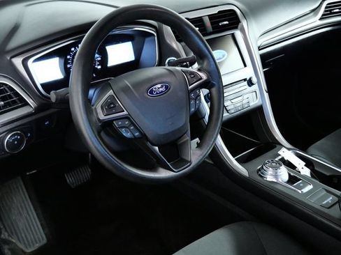 Certified 2017 Ford Fusion SE w/ Fusion SE Technology Package FWD image 18