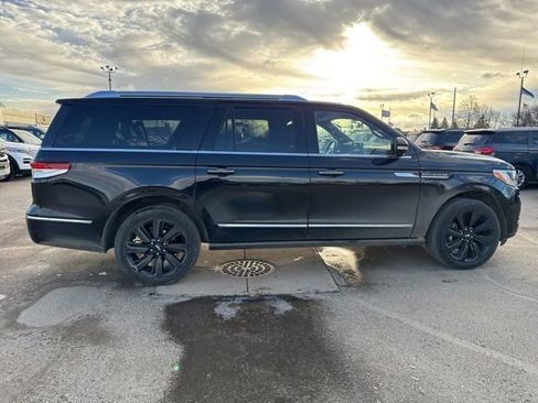 Used 2023 Lincoln Navigator L Reserve image 11