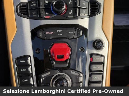 Used 2018 Lamborghini Aventador S image 41