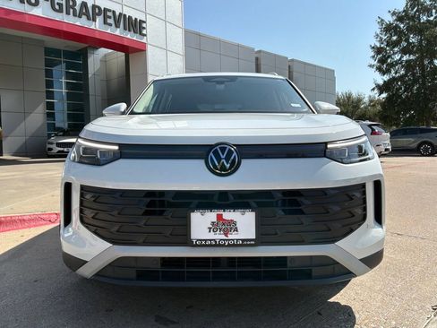 Used 2026 Volkswagen Tiguan SE FWD image 3