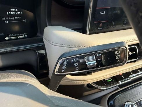 Used 2023 Lincoln Nautilus Reserve AWD/4WD image 27