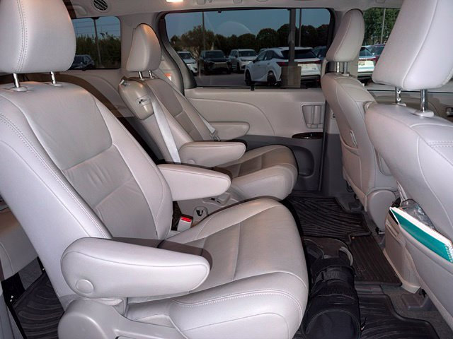 Used 2019 Toyota Sienna XLE FWD image 11