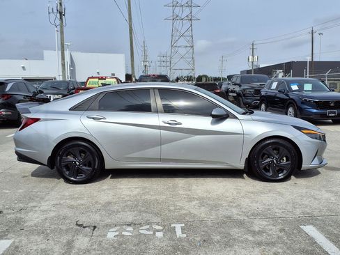 Used 2023 Hyundai Elantra SEL FWD image 9