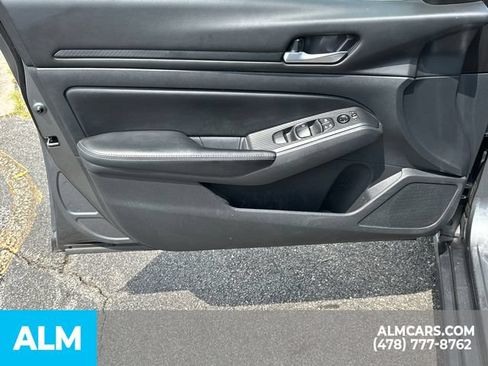 Used 2025 Nissan Altima 2.5 SV FWD image 11