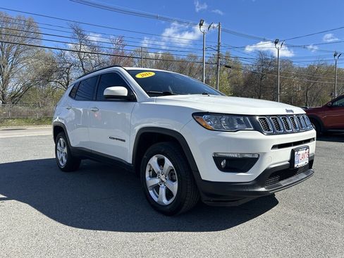 Used 2018 Jeep Compass Latitude w/ Popular Equipment Group AWD/4WD image 3