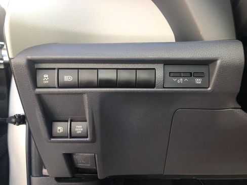 Used 2022 Toyota Sienna XLE FWD image 16