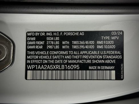 Used 2024 Porsche Macan image 32