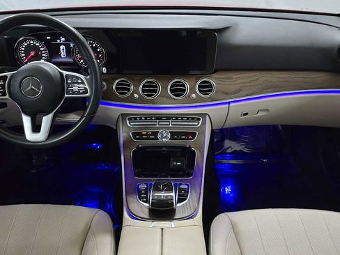 Used 2019 Mercedes-Benz E 300 4MATIC image 18