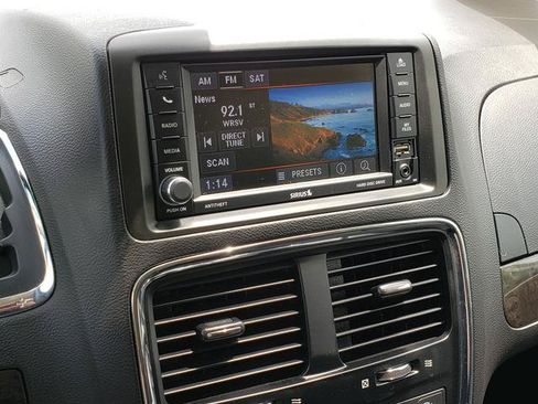 Used 2018 Dodge Grand Caravan SE w/ UConnect Hands-Free Group FWD image 21