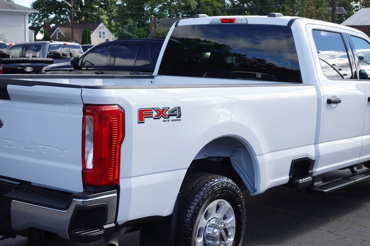 Used 2024 Ford F350 XLT w/ FX4 Off-Road Package AWD/4WD image 11