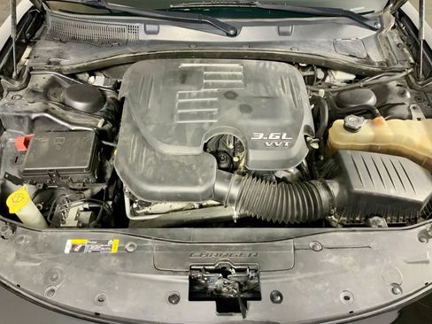 Used 2020 Dodge Charger SXT w/ Blacktop Package RWD image 5