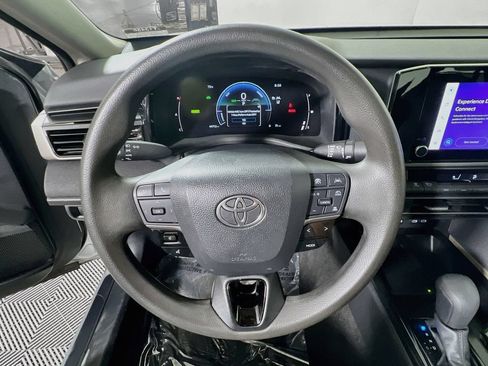 Used 2025 Toyota Camry LE FWD image 10