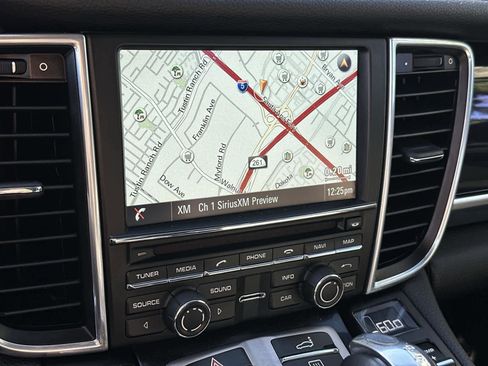 Used 2016 Porsche Panamera 4 image 17