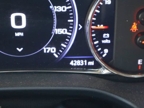 Used 2023 GMC Acadia Denali w/ Denali Ultimate Package FWD image 11