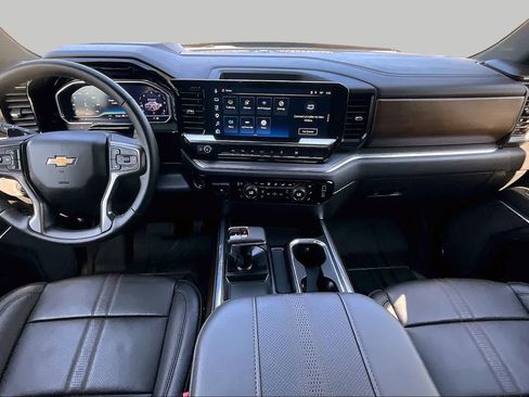 Used 2024 Chevrolet Silverado 1500 High Country w/ High Country Premium Package AWD/4WD image 16