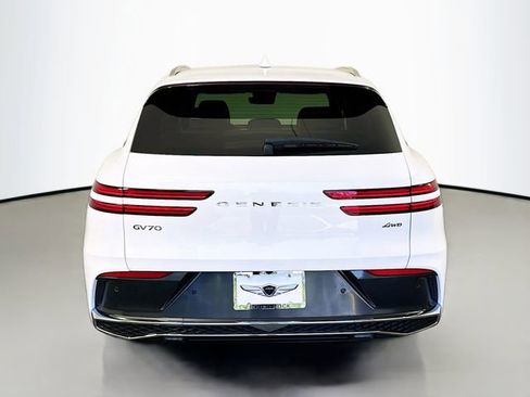 Certified 2026 Genesis GV70 2.5T Advanced AWD/4WD image 6