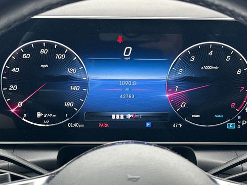 Used 2024 Mercedes-Benz GLC 300 w/ Winter Package image 24