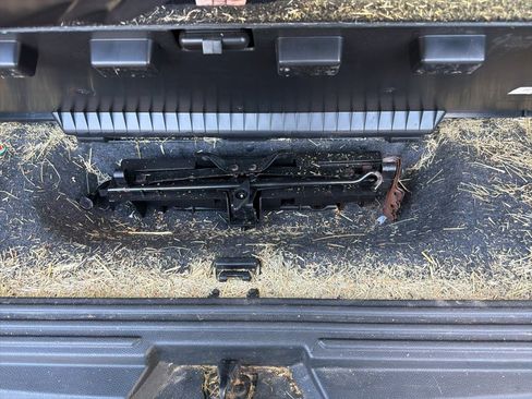 Used 2017 Ford Expedition EL XLT image 9