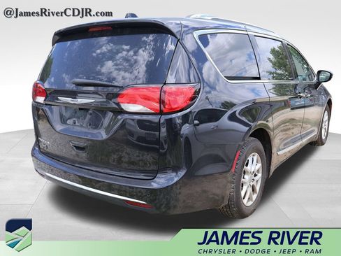 Used 2020 Chrysler Pacifica Touring-L w/ Advanced Safetytec Group FWD image 12