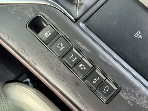 Used 2023 Lexus LX 600 Luxury w/ Appearance Package image 38