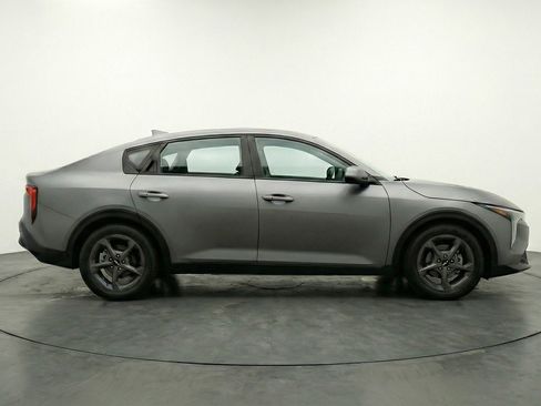 Used 2025 Kia K4 FWD image 11