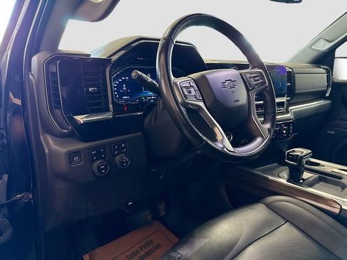 Used 2022 Chevrolet Silverado 1500 LT Trail Boss w/ LT Trail Boss Premium Package AWD/4WD image 10