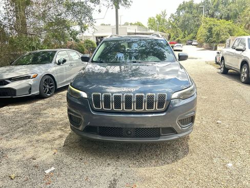 Used 2021 Jeep Cherokee Latitude FWD image 3