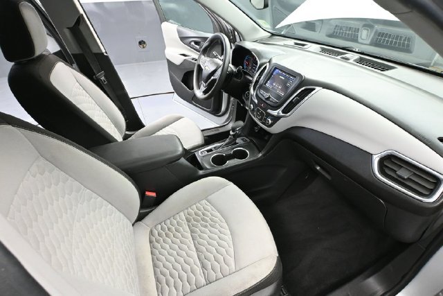 Used 2020 Chevrolet Equinox LS w/ LS Convenience Package AWD/4WD image 37