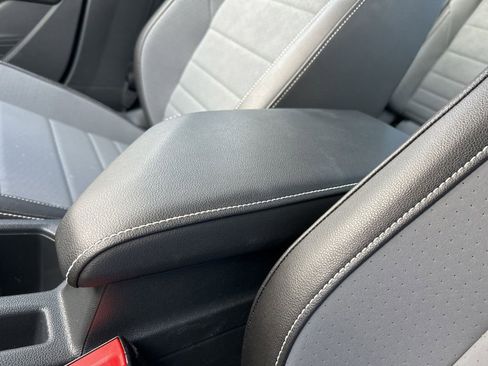 Used 2025 Volkswagen Jetta SE w/ Sunroof Package image 38