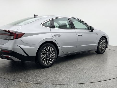 Used 2025 Hyundai Sonata SEL FWD image 9