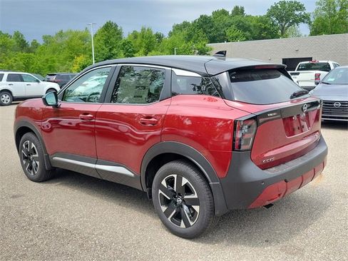 New 2025 Nissan Kicks SV image 3