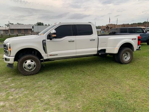 Used 2025 Ford F350 Platinum w/ Platinum Plus Package AWD/4WD image 2