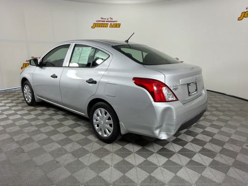 Used 2019 Nissan Versa S FWD image 2
