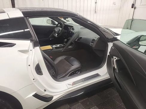 Used 2018 Chevrolet Corvette Z06 RWD image 8