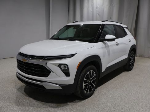 Used 2025 Chevrolet TrailBlazer LT AWD/4WD image 5