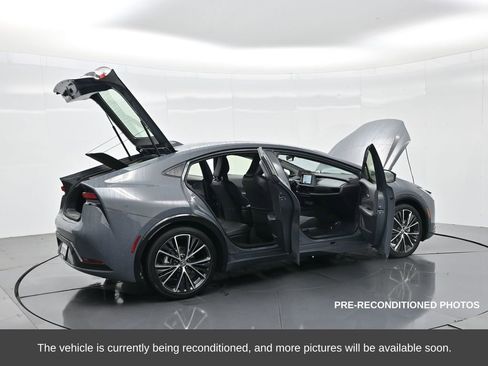Used 2025 Toyota Prius XLE image 35