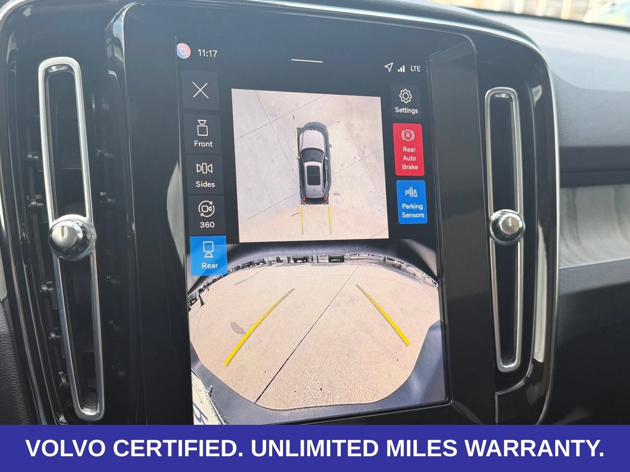 Certified 2026 Volvo XC40 B5 Plus AWD/4WD image 22