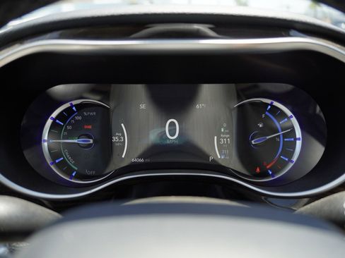 Used 2023 Chrysler Pacifica Limited image 16