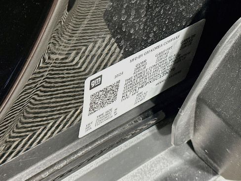 Used 2025 Chevrolet Trax LT FWD image 12