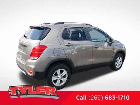 Used 2022 Chevrolet Trax LT w/ LT Convenience Package AWD/4WD image 8