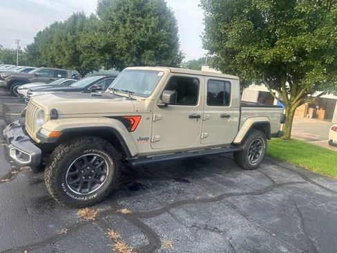 Used 2022 Jeep Gladiator Overland w/ Popular Equipment Package AWD/4WD image 4