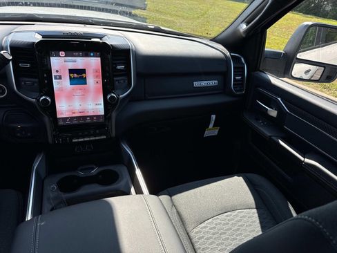 New 2026 RAM 2500 Big Horn AWD/4WD image 18
