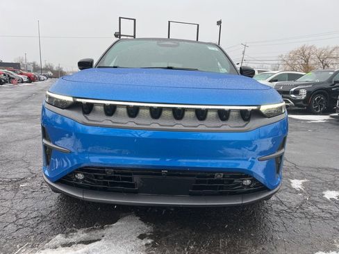 Used 2025 Jeep Wagoneer S Limited image 2