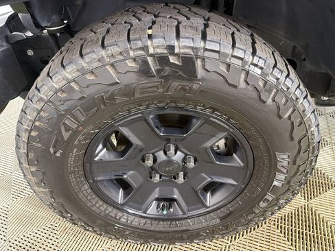 Used 2024 Jeep Wrangler Unlimited Sahara AWD/4WD image 11