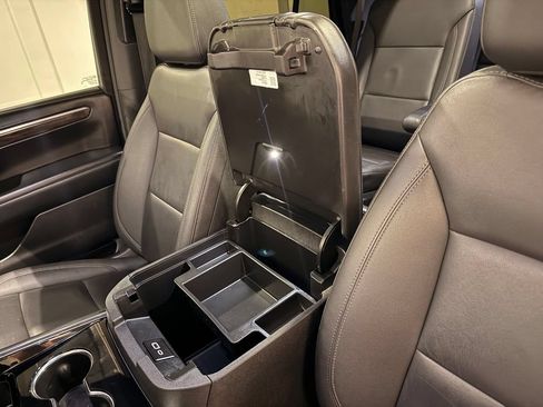 Used 2025 Chevrolet Tahoe Z71 w/ Comfort Package AWD/4WD image 28