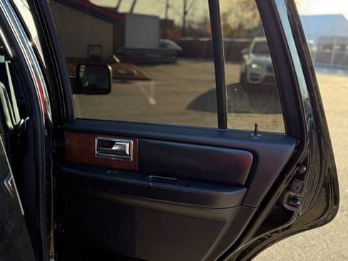 Used 2017 Lincoln Navigator Select image 28